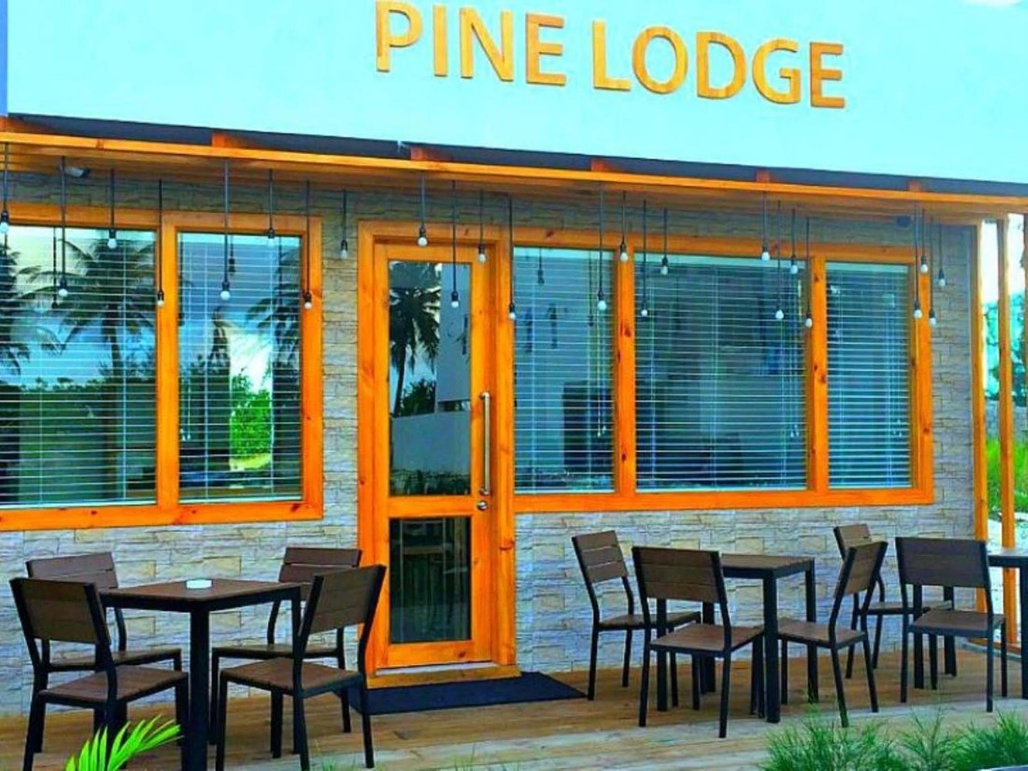 Pine Lodge Male Exterior photo